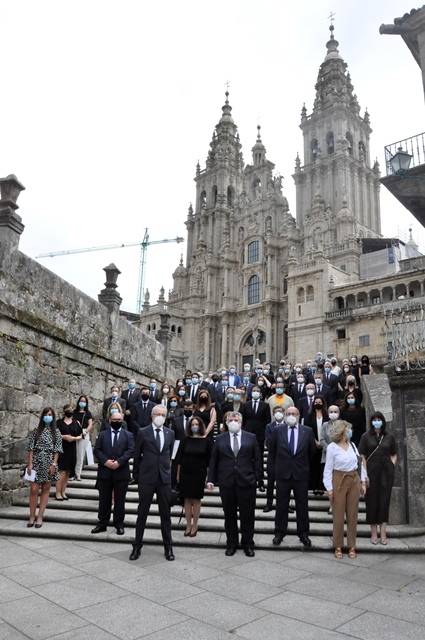 Los 31 colegios profesionales sanitarios de Galicia homenajearon a las víctimas del covid-19