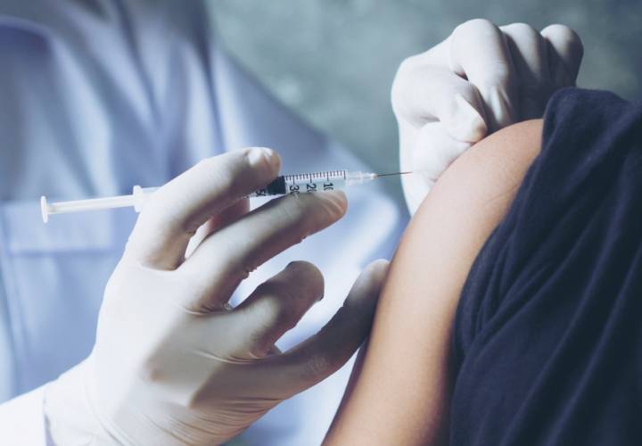 Vacunación COVID19 urgente a todo el personal sanitario