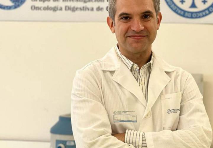 El Dr. Noel Pin Vieito, especialista en aparato digestivo CHUO, ha sido premiado por La Fundación Mutual Médica